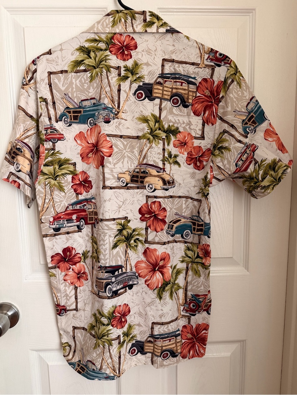 Vintage Islands Fine Burgers & Drinks
Hawaiian Aloha Shirt - Size XS. - Picture 5 of 16